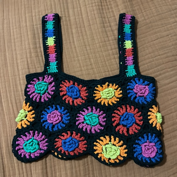 FARM Rio size S crochet flower crop top - Picture 2 of 8